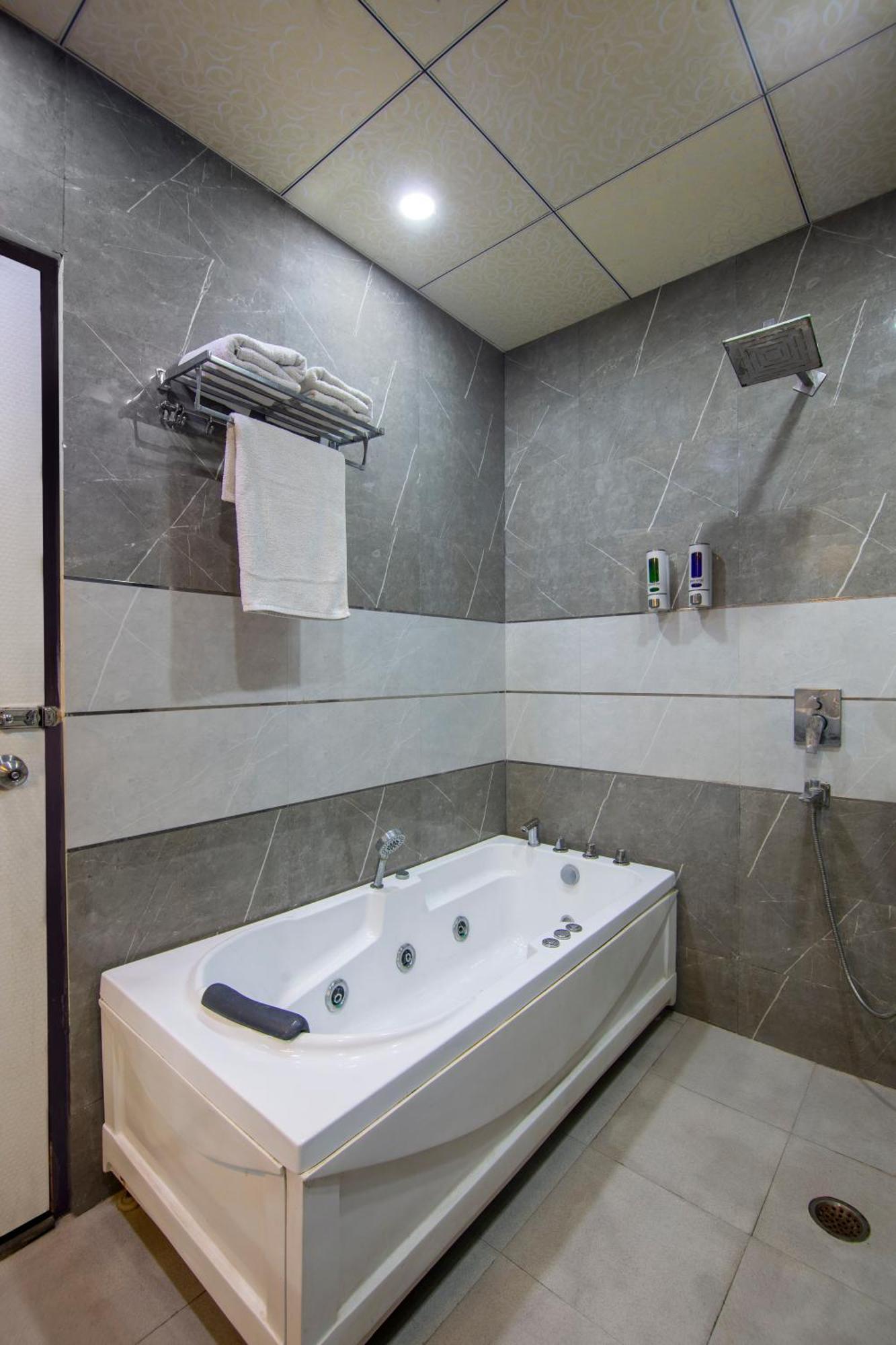Shree Jee Hotel - Nit Faridabad Zewnętrze zdjęcie